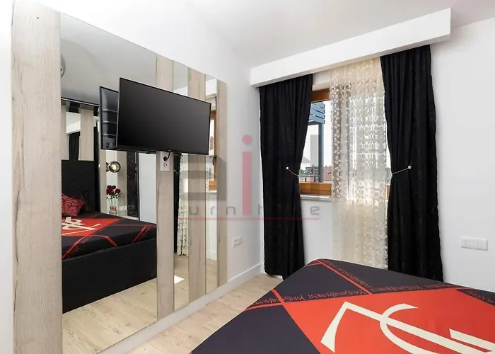 Porta Aurea & Wellness Oasis شقة بولا