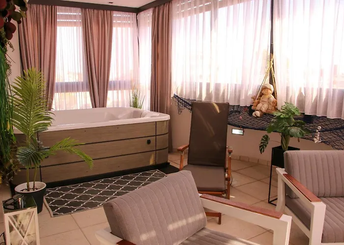 Porta Aurea & Wellness Oasis شقة *