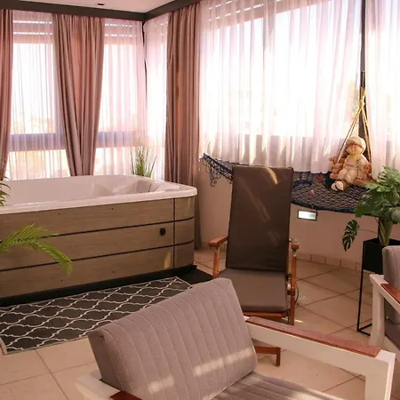 Porta Aurea & Wellness Oasis Apartment *